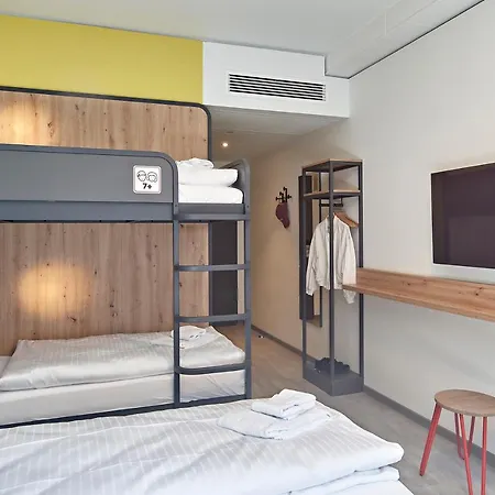 Meininger West 호텔 *