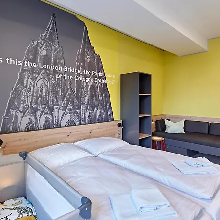 Meininger West 호텔