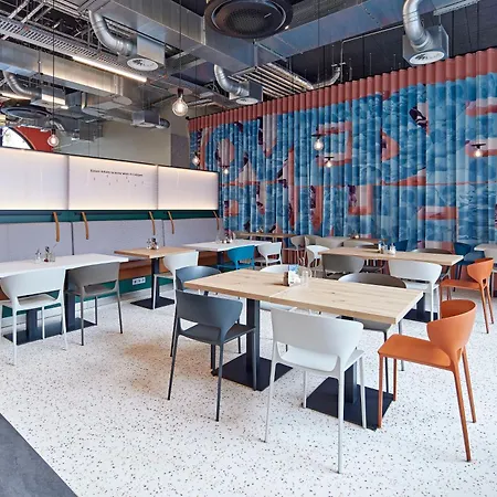 Meininger West Hotel