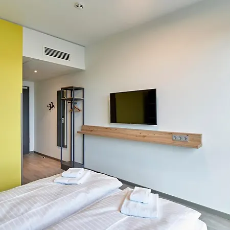 Meininger West Hotel